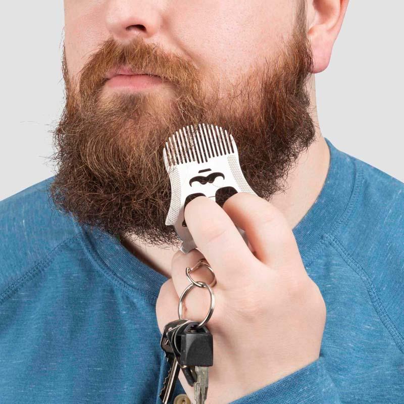 Privezak za ključeve i češalj za bradu 